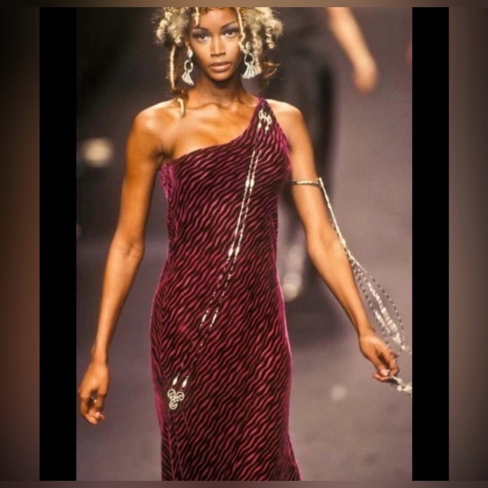 KARL LAGERFELD RUNWAY Collection FW 94
Red Velvet Devoré Asymmetric Halter Dress